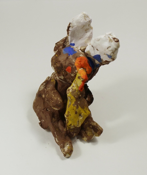 6300 Мария Хоменко. Кролик с язычком. Возраст - 3 года. Номинация - скульптура. Техника - глина.JPG