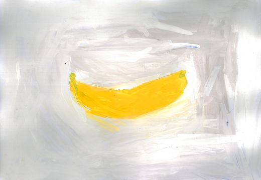 Банан на белой скатерти