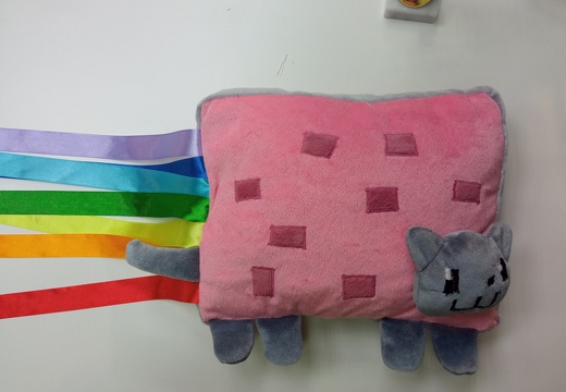 М'яка іграшка-подушка Нян-кет 