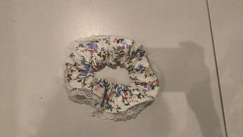 05-Анастасія Пилипенко. Бант-резинка для волосся з мереживом. Котон принт. 11 р..jpg