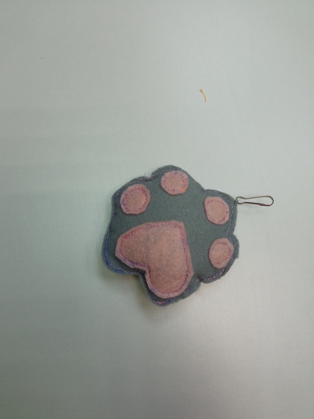 05-Марія Красюк. М_яка іграшка - брелока _Таба лапка_ . Фетр. 9р..jpg