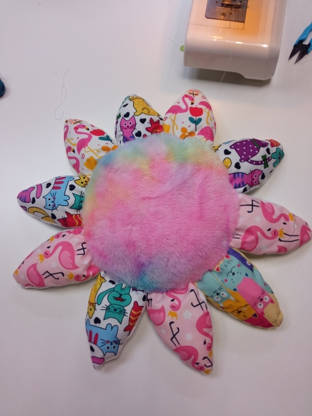 05-Юліана Лисиця. _Квітка для мами_. Хутро, вельбо, принт. 1 місце. 7 р.jpg