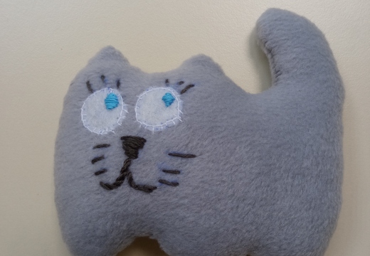 М'яка іграшка кіт з вишивкою